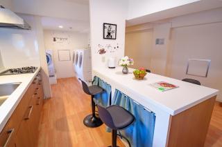 Higashi-Shinjuku 903 - 1