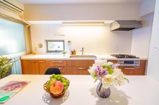 Higashi-Shinjuku 903 - 9