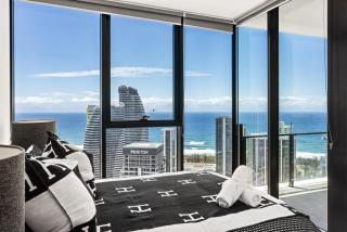 Vogue-Themed with Ocean Views in Casino Towers - 8