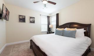 Charming 6 Bdrm Home with Open Living at Encore - 8