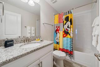 Bright 8 Bdrm Villa with Theater in Champions Gate - 4