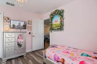 Bright 8 Bdrm Villa with Theater in Champions Gate - 3