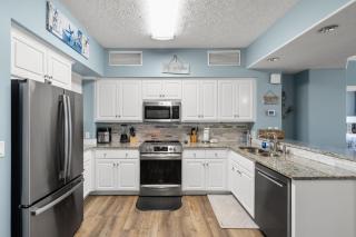 Beautiful Condo with Spacious Balcony to Enjoy Fascinating Ocean View - Unit 1002 - 5