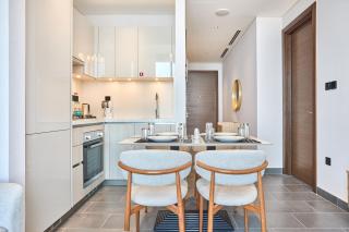 STAY BY LATINEM Luxury 1BR Holiday Home CB 3813 Near Burj Khalifa - 5