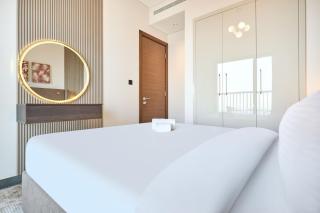 STAY BY LATINEM Luxury 1BR Holiday Home CB 3813 Near Burj Khalifa - 2