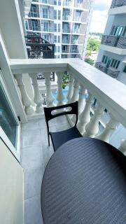 Modern Haven for Work Leisure - 6