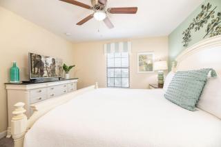 Chic 8 Bdrm Retreat with Pool & Spa in Champions Gate - 3