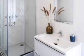 Family-friendly Apartment With Garden & Parking - 5