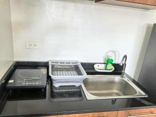 Stylish Condo Studio, Neflix, Pool, Balcony and near Airport - 8