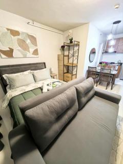 Stylish Condo Stay with Pool, Balcony and near Airport - 6