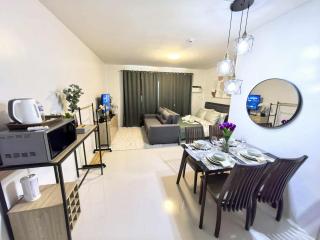 Stylish Condo Stay with Pool, Balcony and near Airport - 5