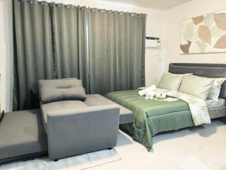 Stylish Condo Stay with Pool, Balcony and near Airport - 3