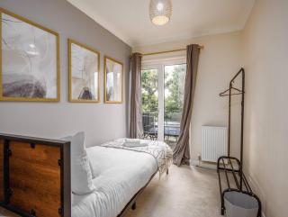 Great Views, Fast Wifi & Driveway Parking - 4