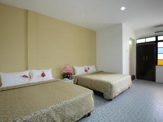 Swing & Pillows - Grand Inn George Town Penang - 1