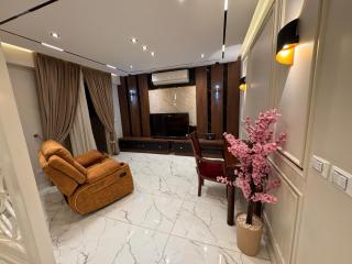 شقة فندقية فاخرة الدقي 4 غرف نوم Dokki 4 Bedroom Luxury Hotel Apartment - 1