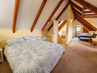 Tatahiti Haven - Sea Views & Classic Kiwi Charm - 1