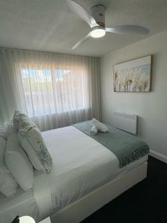 Stylish Haven with a Touch of Colour - Hosted by Canstay - 6