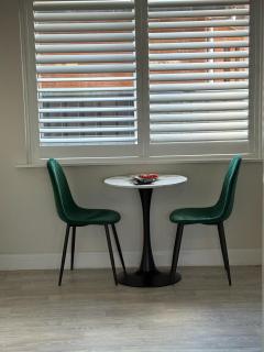 Stylish Haven with a Touch of Colour - Hosted by Canstay - 1