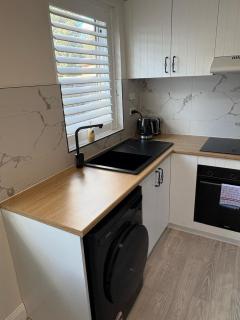 Stylish Haven with a Touch of Colour - Hosted by Canstay - 3