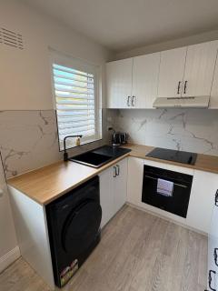 Stylish Haven with a Touch of Colour - Hosted by Canstay - 2