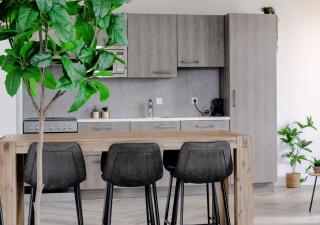 4-bed Apartment Kitchen Free Parking - 7