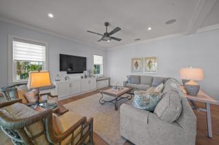 Sea La Vie - Custom 3BR Home W Heated Pool Spa Rooftop Deck On Anna Maria Island - 2
