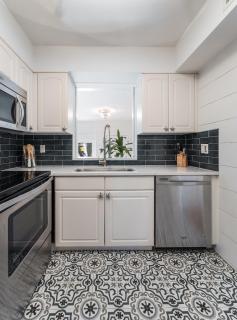 Sandy Pants - Designer Beach Chic Home Steps to Beach Backyard Oasis w Heated Pool - 7