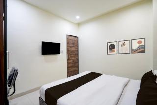 Collection O Satya Sai Square Formerly Hotel Crystal Inn - 2