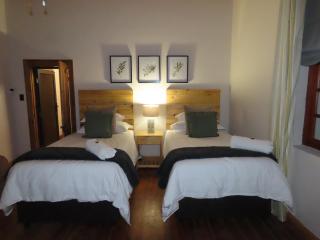 8 Olives Cottage - 7