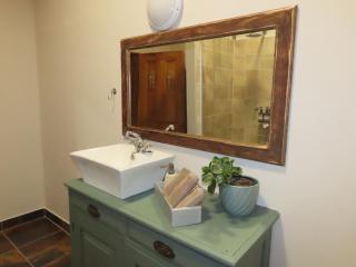 8 Olives Cottage - 4