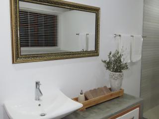 8 Olives Cottage - 6