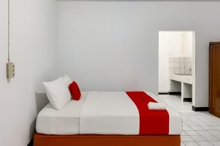 RedDoorz Syariah at Serenity Guesthouse Subang - 2