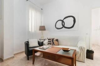 Bright Apartment in Seville with Private Garden - 9