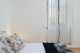 Bright Apartment in Seville with Private Garden - 1