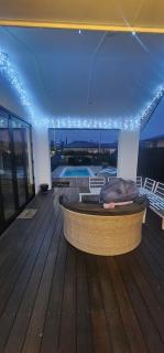 Relaxing coastal home with pool and spa - 8