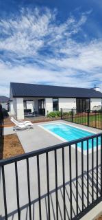 Relaxing coastal home with pool and spa - 7