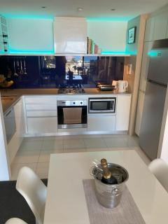 Circle on Cavill Escape - 5