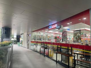 Lush Living 1BR with Balcony near Ayala Makati - 8