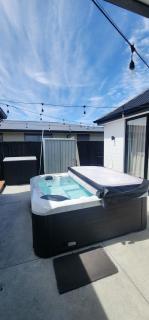 Relaxing coastal home with pool and spa - 6