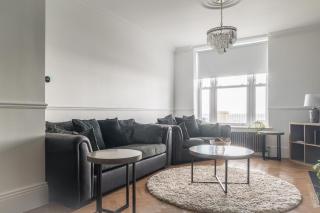 Seafront folkestone Sandgate channel tunnel - 5 star property Sleeps 12 - 1