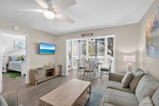 Siesta Key 2-Bedroom Condo with Pool - 7