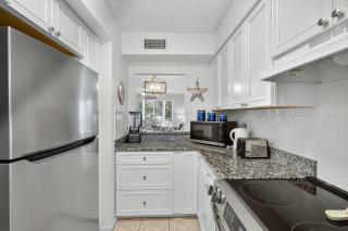 Siesta Key 2-Bedroom Condo with Pool - 3