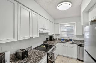 Siesta Key 2-Bedroom Condo with Pool - 2