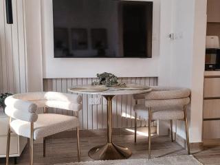 Modern Studio Walk to F1 Circuit & Attractions - 9