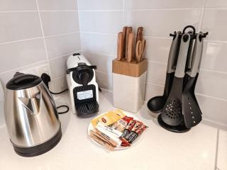 Modern Studio Walk to F1 Circuit & Attractions - 6