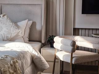 Modern Studio Walk to F1 Circuit & Attractions - 5