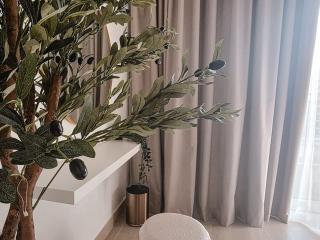 Modern Studio Walk to F1 Circuit & Attractions - 1