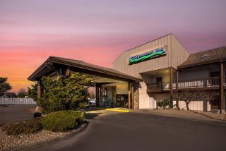 Edgewater Inn and Suites, an Ascend Collection Hotel - 5