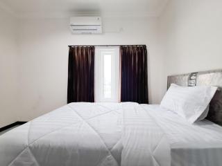 Surya Living RedPartner near Suncity Mall Madiun - 8