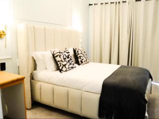 White House River Manor - 2